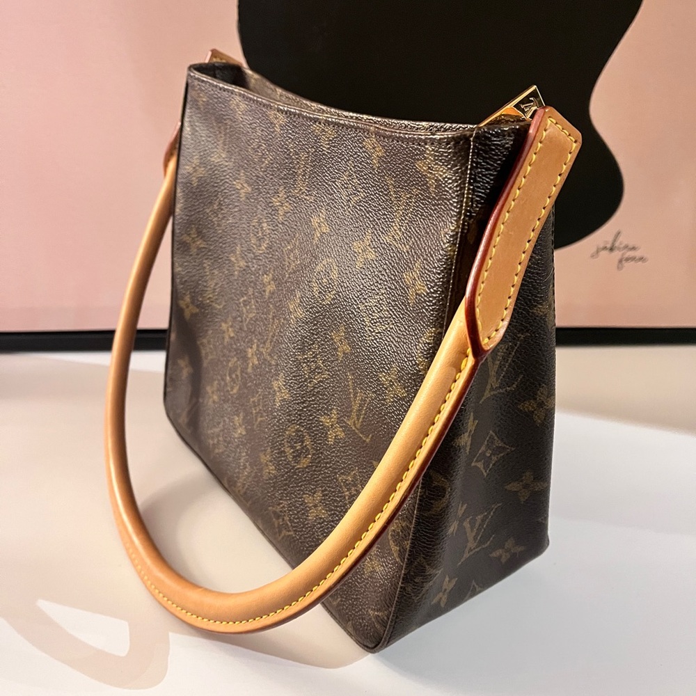 Louis Vuitton looping handbag size medium